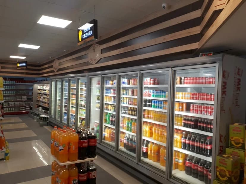 sütlük acık ve 2 tane 5 kapılı dolap