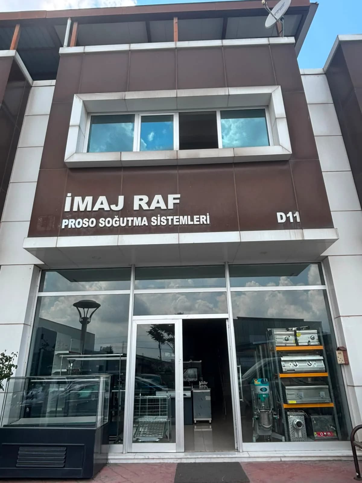 Kocaeli İmaj Raf İzmit showroom girişi — Proso Soğutma Sistemleri